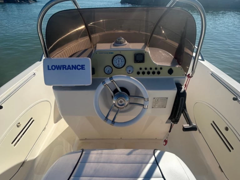 Noleggio Barca a motore con o senza skipper Mano Marine a Porto San Giorgio