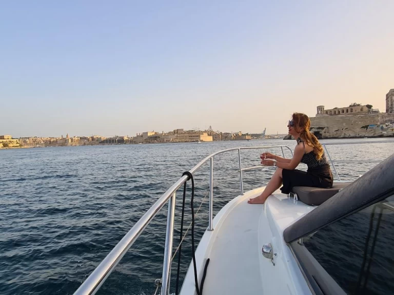 Noleggio Barca a motore Jeanneau con patente nautica