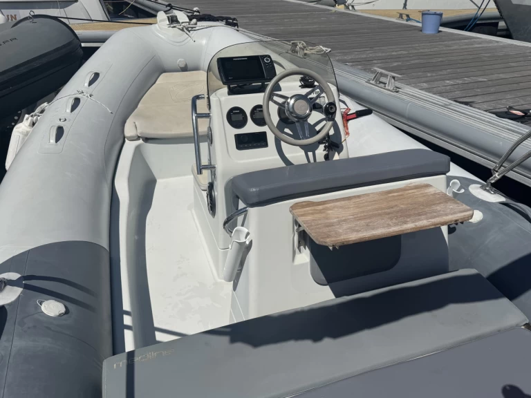 Noleggio Gommone a Port la Forêt – Zodiac Medline 580
