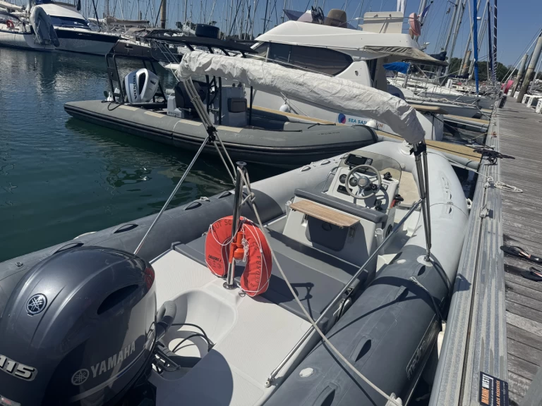 Noleggio barche Zodiac Medline 580 a Port la Forêt su Samboat