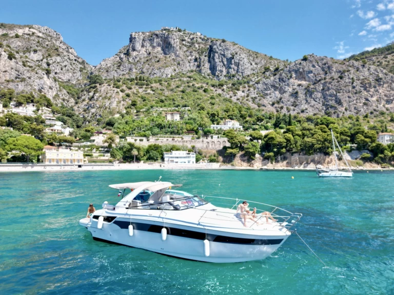 Barca a motore a noleggio a Saint-Jean-Cap-Ferrat al miglior prezzo