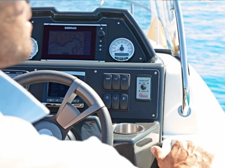 Noleggio Barca a motore Quicksilver con patente nautica