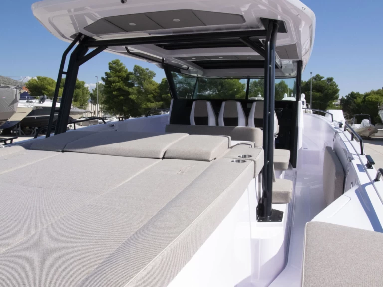 Axopar Axopar 45 Cross Top da affittare a  Seget Donji