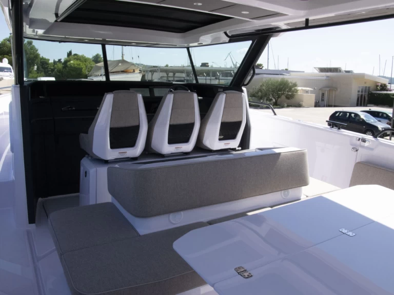 Noleggiare una Axopar Axopar 45 Cross Top a Seget Donji