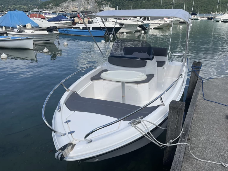 Noleggiare una AM Yacht Titanium 460 a Sevrier
