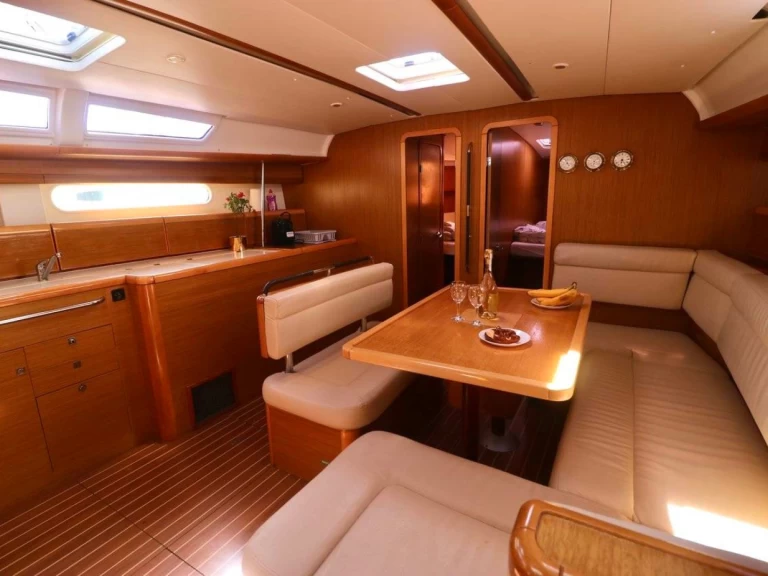 Noleggiare una Jeanneau Sun Odyssey 49i Performance a Kuşadası