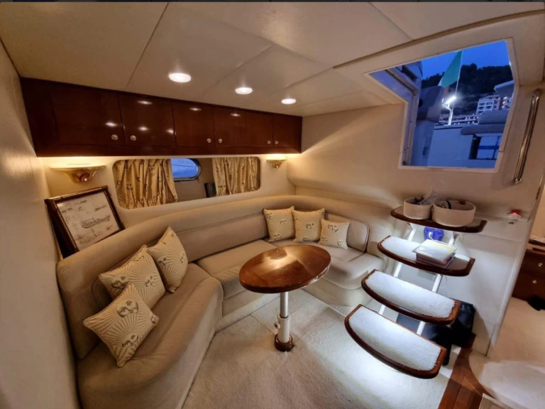 Noleggio Barca a motore Baia con patente nautica