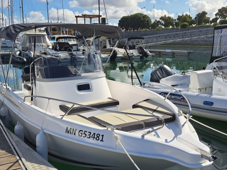 Noleggio Barca a motore B2 Marine con patente nautica