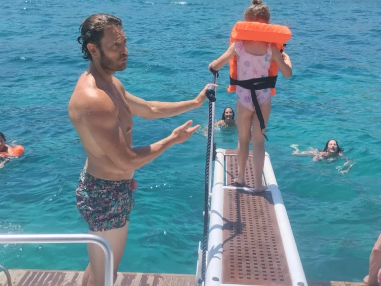 Noleggiare una Comar Clanship 42 FB a Catania