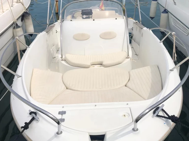 Noleggio Barca a motore Ranieri con patente nautica