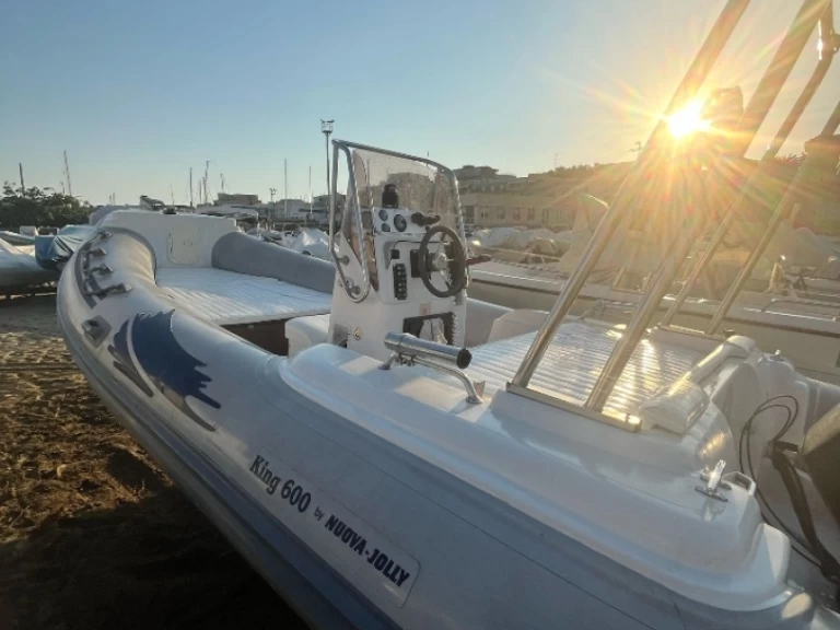 Noleggiare una Nuova Jolly King 600 a Anzio