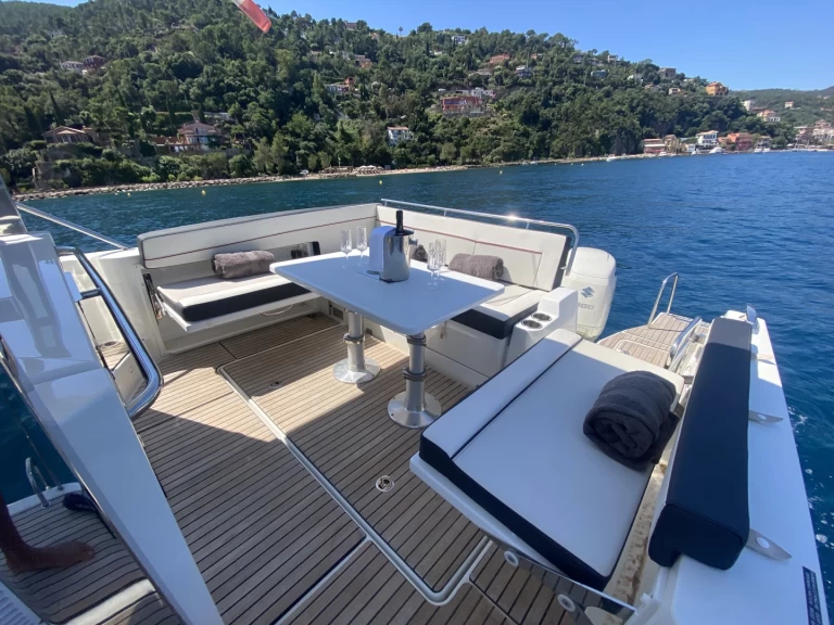 Barca a motore a noleggio a Port La Napoule al miglior prezzo