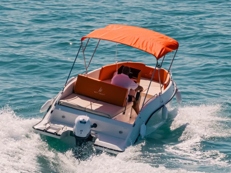 Noleggiare una Bey Yacht 18 a Puerto Marina Benalmadena