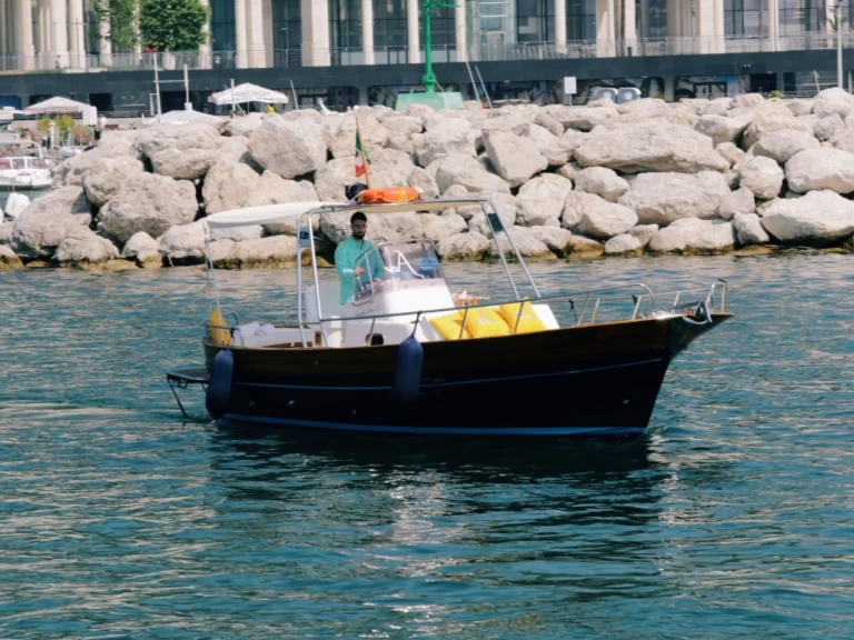 Noleggio Barca a motore a Salerno – Fratelli Aprea Sorrento 7,50 open cruise