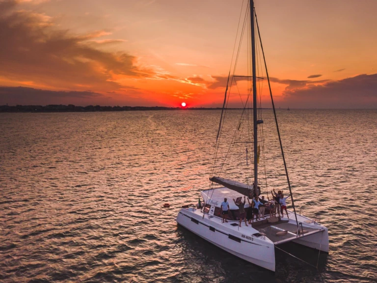Noleggio a Rimini – Nautitech Nautitech 40 Open  su SamBoat