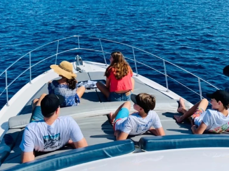 Noleggiare una Sea Ray Sea Ray 400 Sedan Bridge a mondo