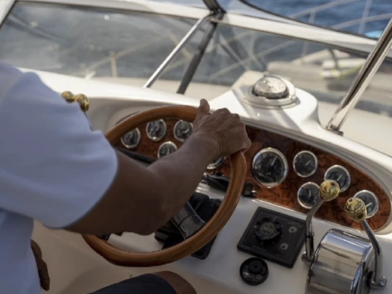 Noleggio barche mondo economico Sea Ray 400 Sedan Bridge