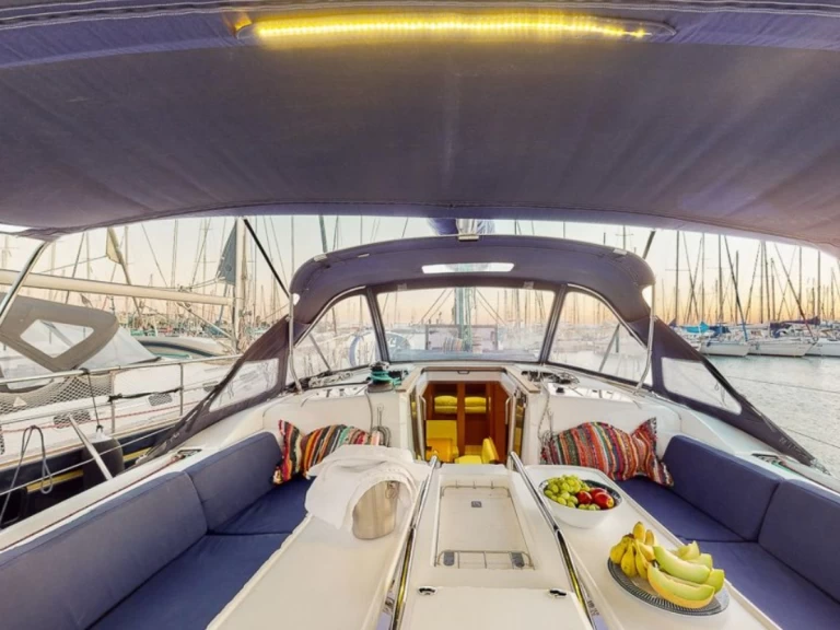 Noleggiare una Jeanneau Jeanneau 469 a Álimos