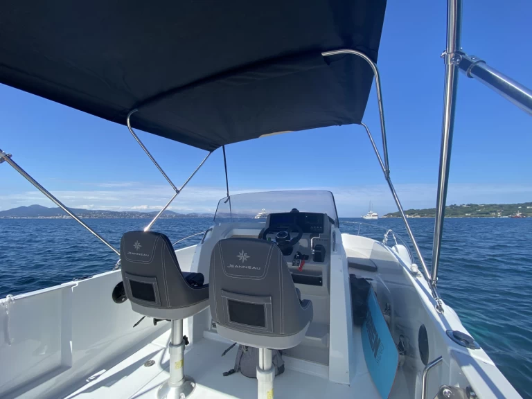 Barca a motore a noleggio a Saint-Aygulf al miglior prezzo