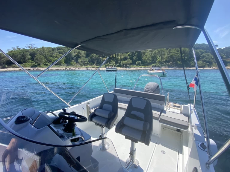 Jeanneau Cap Camarat 6.5 CC Serie 3 da affittare a  Saint-Aygulf