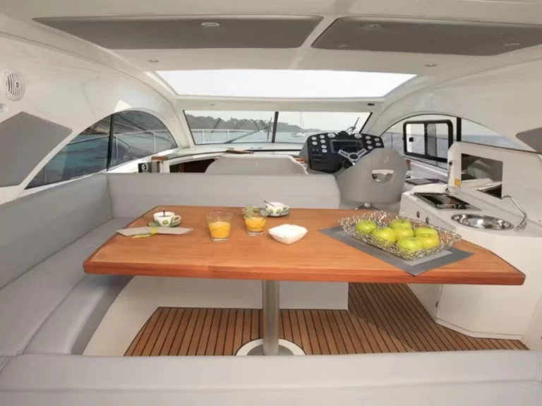 Noleggio Barca a motore a Monaco – MonteCarloYachts 42