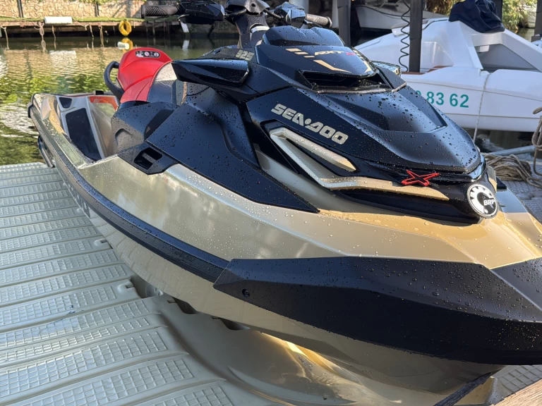 Noleggiare una Sea-Doo RXT-X RS 325 a Mandelieu-la-Napoule