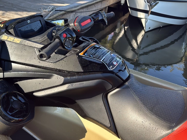 Noleggio barche Sea-Doo RXT-X RS 325 a Mandelieu-la-Napoule su Samboat
