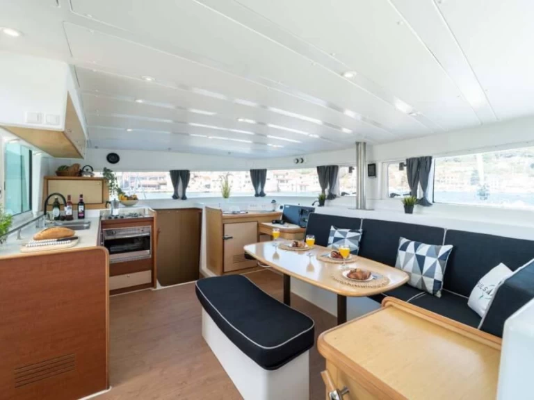 Noleggio barche Lagoon Lagoon 400 a Sant Antoni de Portmany su Samboat