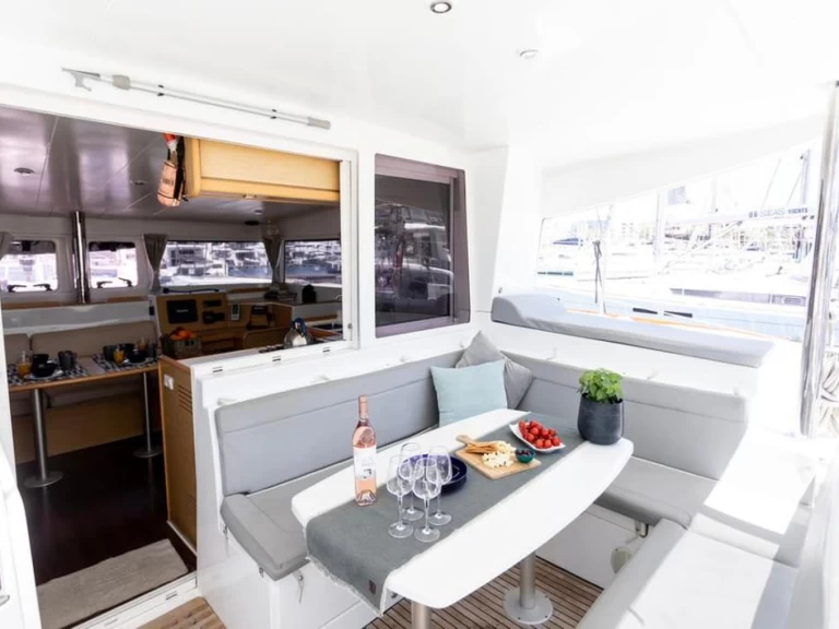 Noleggio barche Lagoon Lagoon 400 S2 a Sant Antoni de Portmany su Samboat