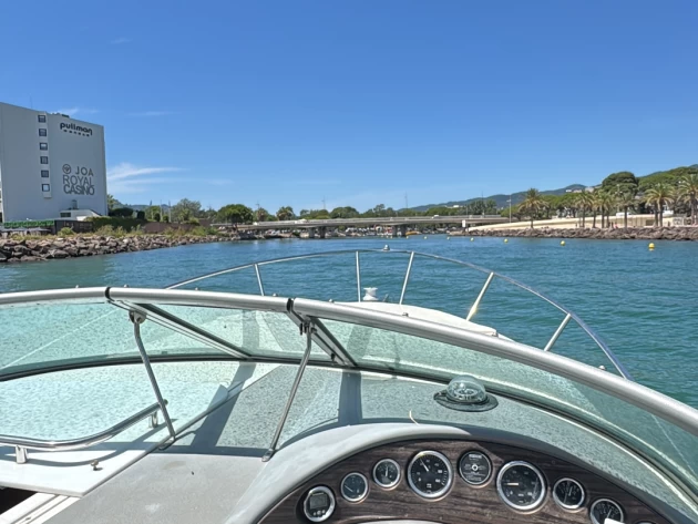 Barca a motore a noleggio a Mandelieu-la-Napoule al miglior prezzo