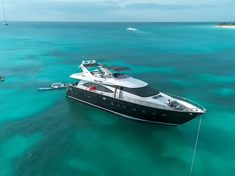 Noleggio Yacht di lusso Custom Made con patente nautica