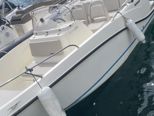 Noleggiare una Quicksilver Activ 555 Open a Marsiglia