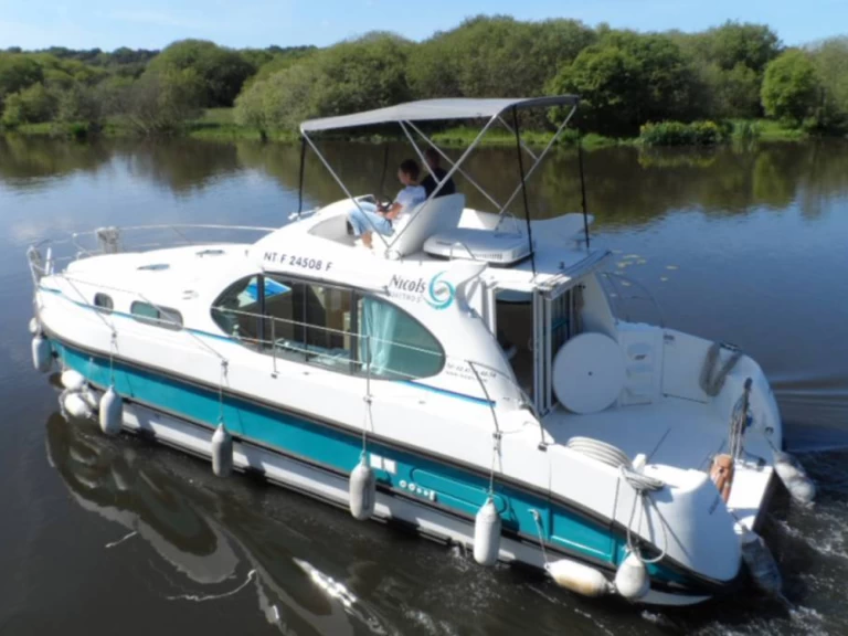 Noleggio Houseboat Estivale con patente nautica