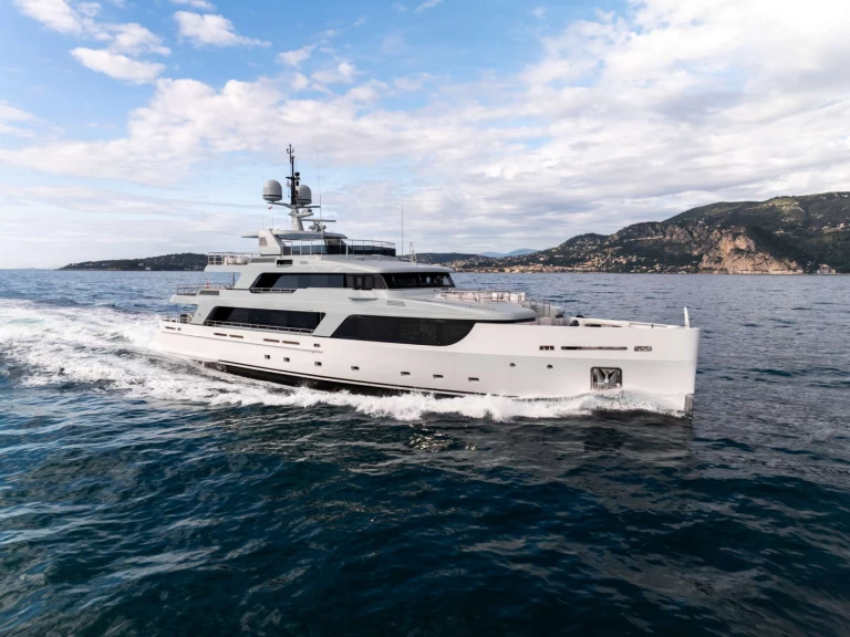 Noleggio Yacht di lusso Codecasa con patente nautica