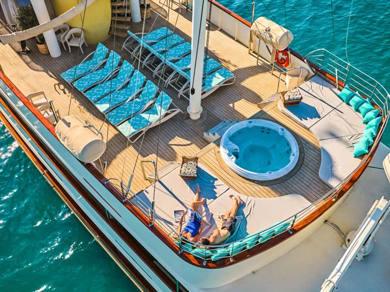 Yacht di lusso a noleggio a Trogir al miglior prezzo