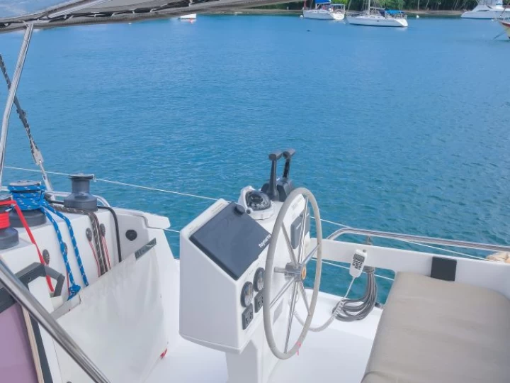 Catamarano a noleggio a Parish of Saint George al miglior prezzo