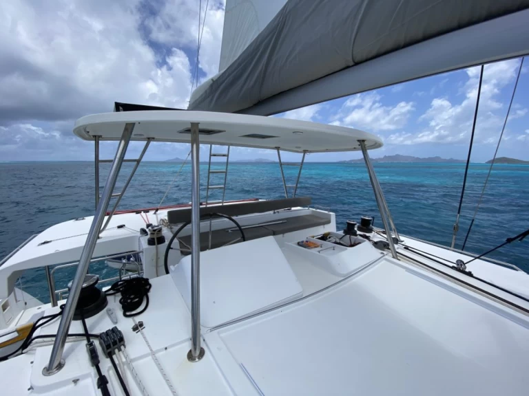 Catamarano a noleggio a Parish of Saint George al miglior prezzo