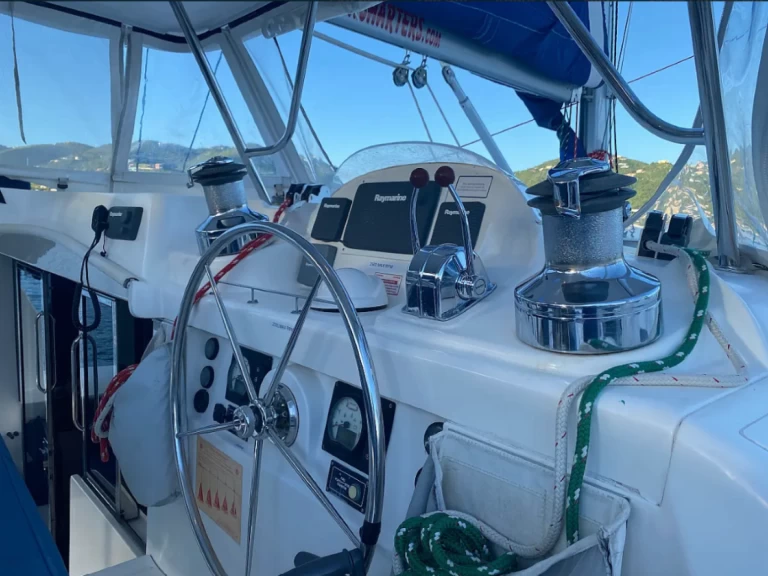 Catamarano a noleggio a Parish of Saint George al miglior prezzo