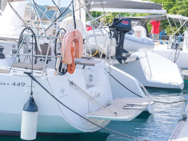 Noleggio Barca a vela Jeanneau con patente nautica