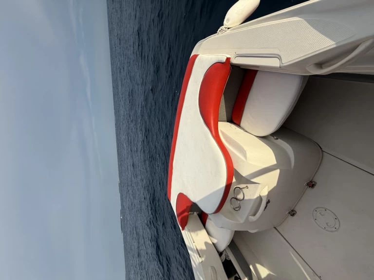 Barca a motore a noleggio a Mandelieu-la-Napoule al miglior prezzo