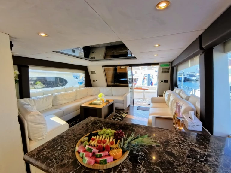 Noleggio barche Mr. G Yacht Dubai Marine 82Ft a Dubai Marina su Samboat