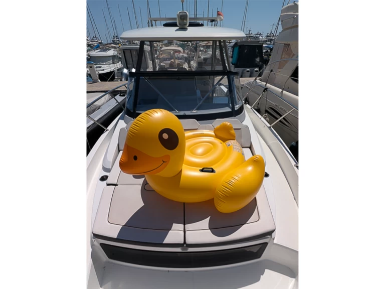 Noleggio a Saint-Jean-Cap-Ferrat – Jeanneau Cap Camarat 10.5 WA su SamBoat