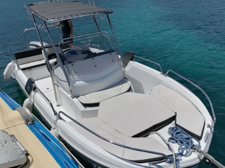 Bénéteau Flyer 6.6 SPACEdeck da affittare a  Porto-Vecchio