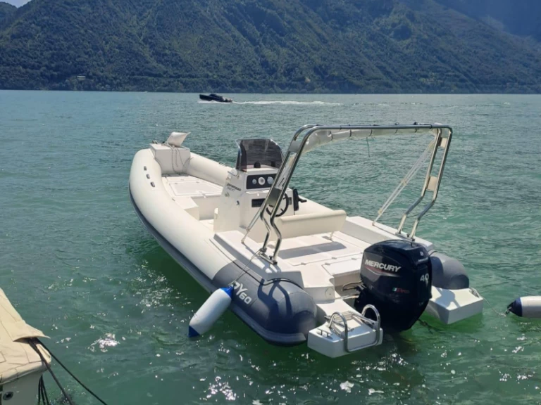 Noleggiare una Panamera PY60 a Como (Citta)