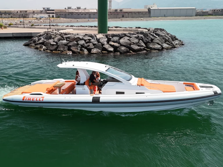 Noleggio barche Torre Annunziata economico Pirelli 42 EFB
