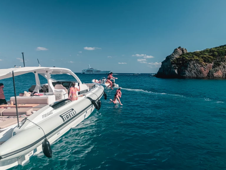 Noleggio Barca a motore con o senza skipper Pirelli a Torre Annunziata