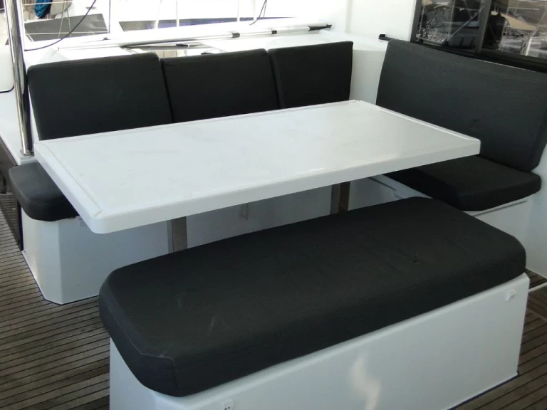 Noleggio Catamarano Fountaine Pajot con patente nautica