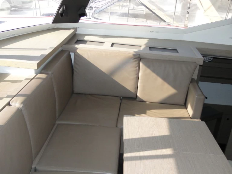 Fountaine Pajot Astrea 42 da affittare a  Álimos