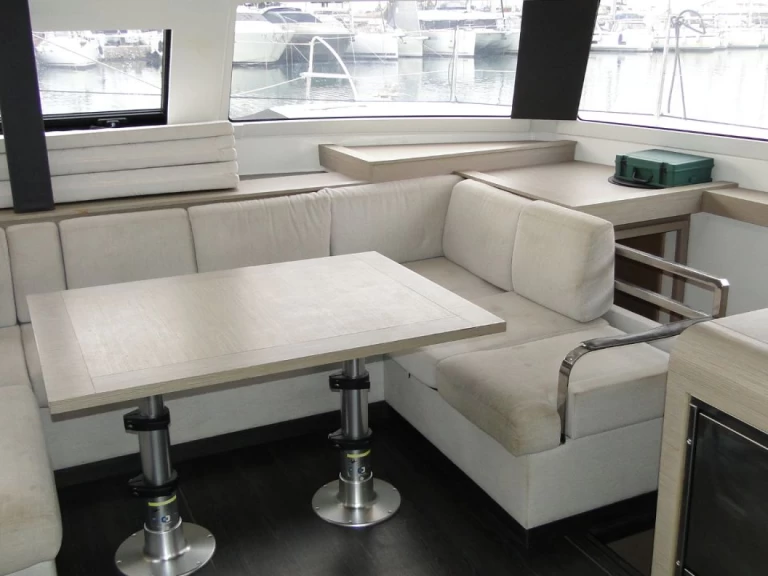 Noleggio barche Fountaine Pajot Elba 45 a Álimos su Samboat