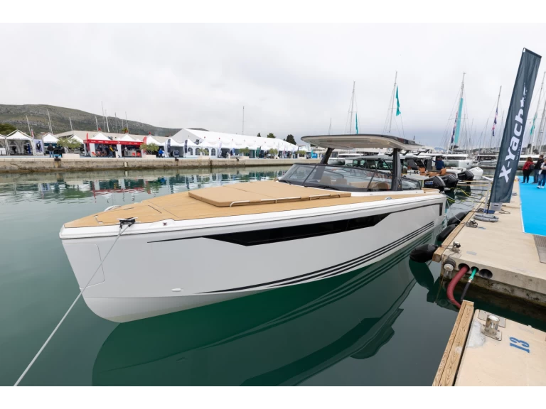 Noleggio Barca a motore X-Yachts con patente nautica